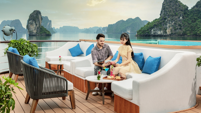 Mon Cheri Cruise: Open Lounge to Chill Out