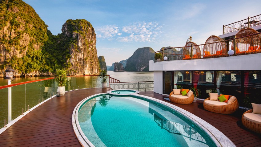 Indochine Premium Cruise: Unique oval pool to soak up bay view