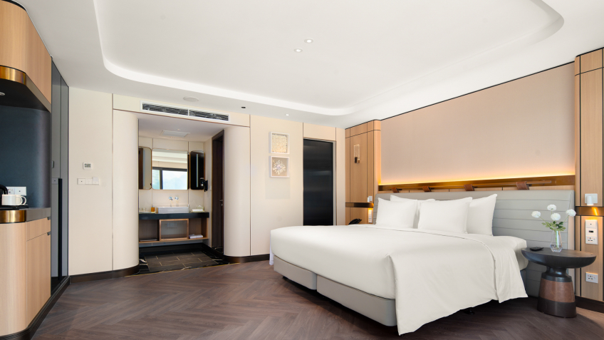 Grand Pioneers (Essence Grand) Cruise: The interior high-class design