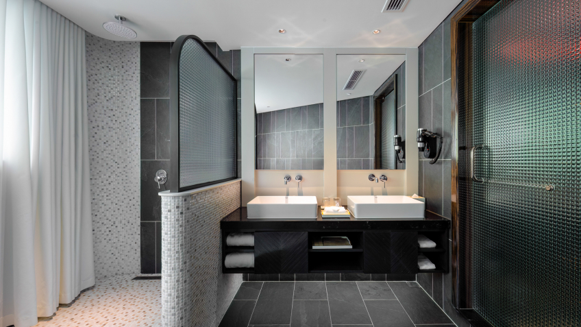 Grand Pioneers (Essence Grand) Cruise: The elegant and high-class bathroom
