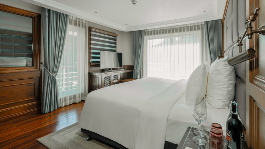 Ambassador Signature Cruise: Ambassador Balcony Suites