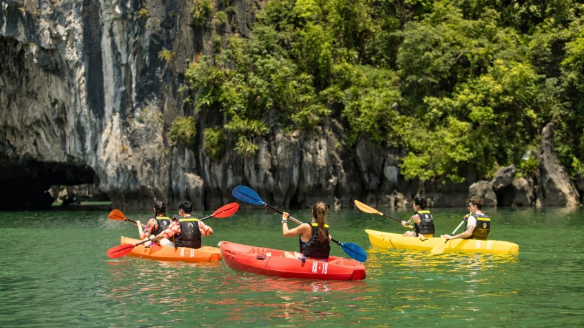 Ambassador Cruise: Discover the pretty bay