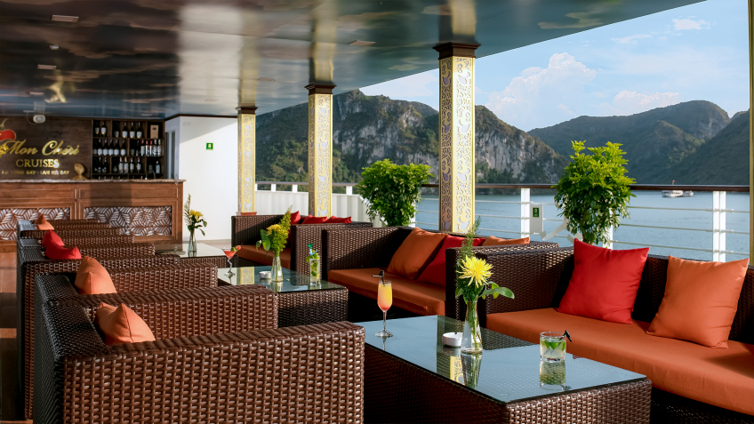 Mon Cheri Cruise: Outdoor Bar & Lounge