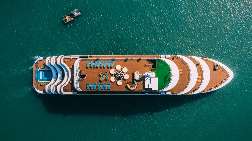 Capella Cruise: Panorama ship from up sky