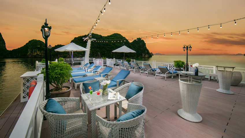 Hermes Cruise: Large Seating Space On Sundeck