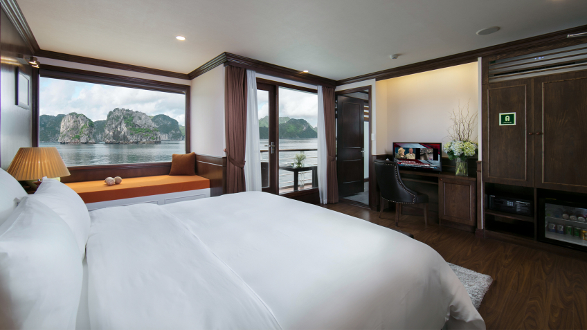 Mon Cheri Cruise: Well-equipped Facilities