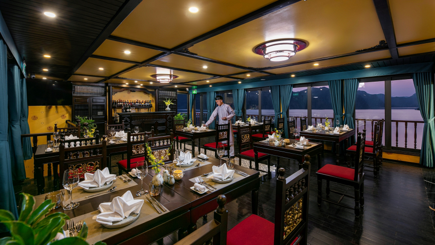 Nostalgia Cruise: Set Table For Luxury Dining